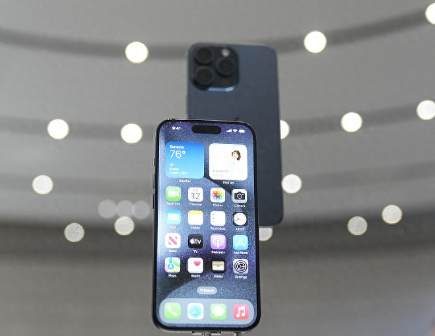 左权Apple维修站分享买iPhone15还是华为Mate60 